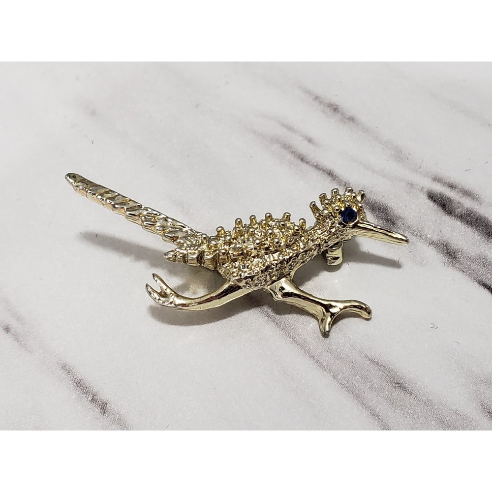 VINTAGE Gold Tone Blue Rhinestone Eye Road Runner Bird Animal Brooch Lapel Pin